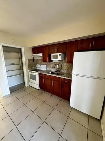 2824 N Dixie Highway Boca Raton FL 33431
