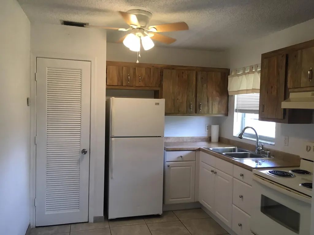 5186 NE 6th Avenue Oakland Park FL 33334