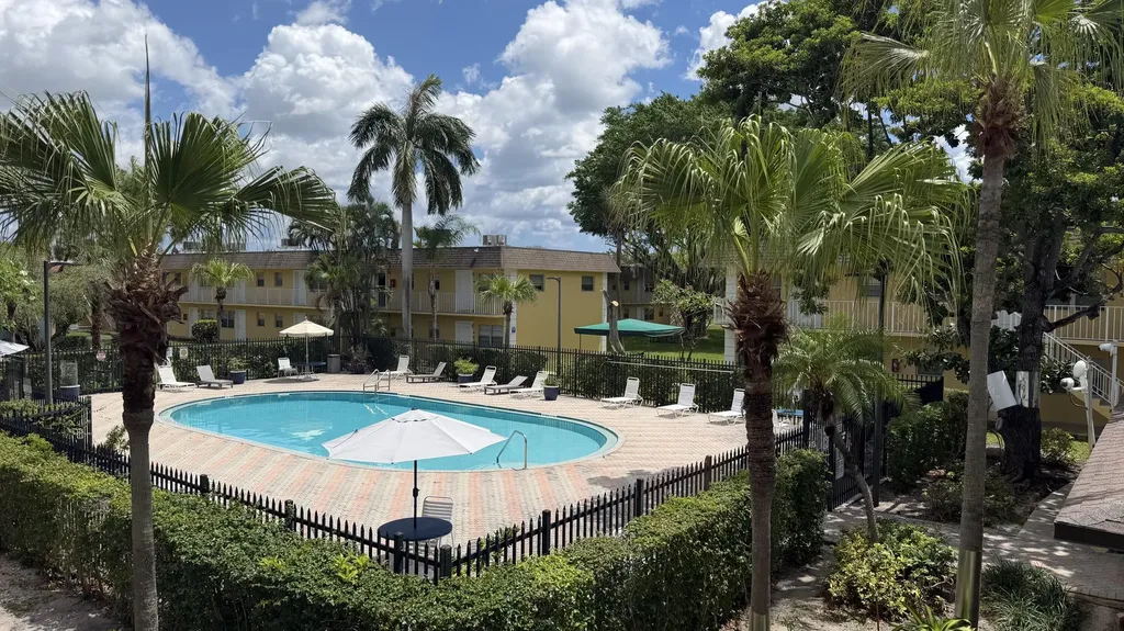 5186 NE 6th Avenue Oakland Park FL 33334