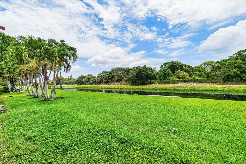 120 Mayfair Lane Boynton Beach FL 33426