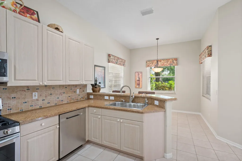 1534 SW Mockingbird Circle Port St Lucie FL 34986
