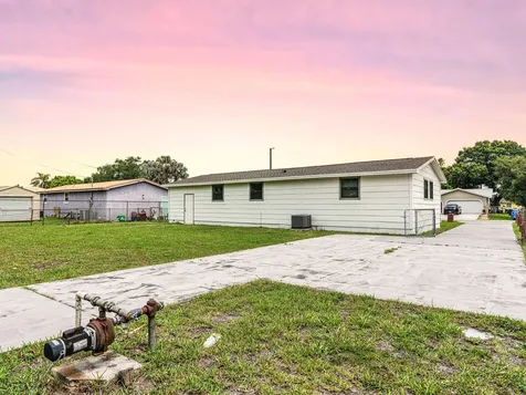 1028 Kentucky Avenue Clewiston FL 33440
