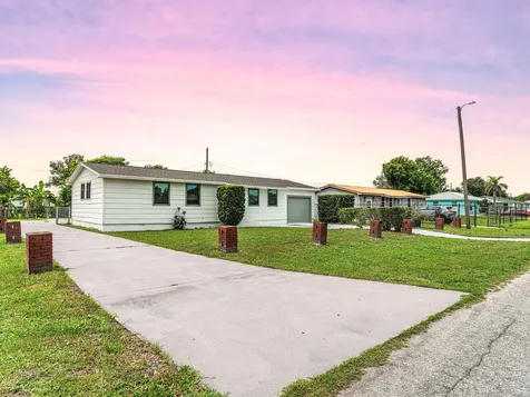 1028 Kentucky Avenue Clewiston FL 33440