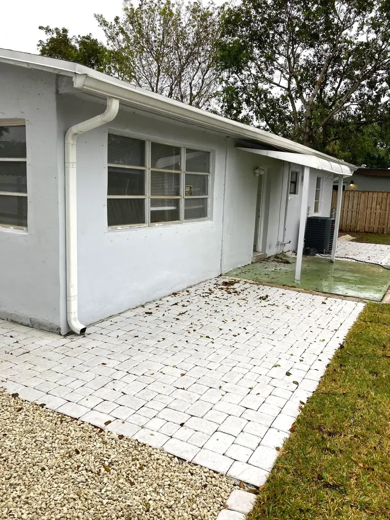 1648 NE 31st Court Pompano Beach FL 33064