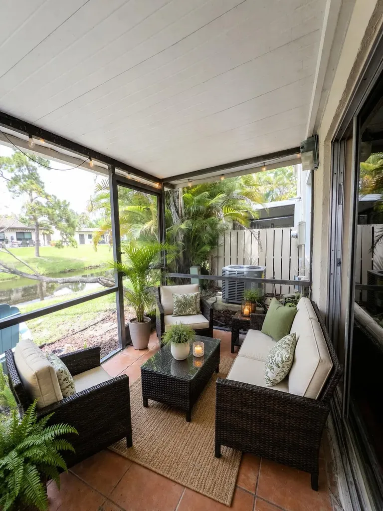 2011 E Discovery Circle Circle E Deerfield Beach FL 33442