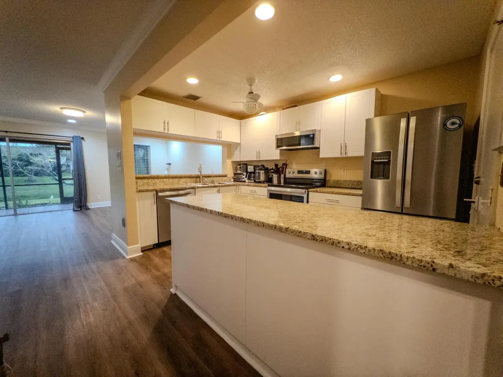 2011 E Discovery Circle Circle E Deerfield Beach FL 33442