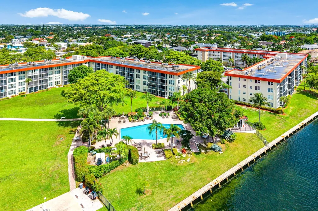 3150 NE 48th Court Lighthouse Point FL 33064