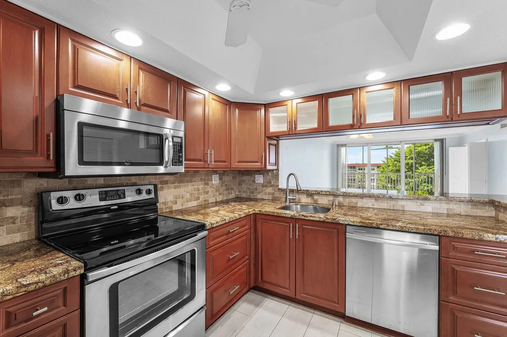 3150 NE 48th Court Lighthouse Point FL 33064