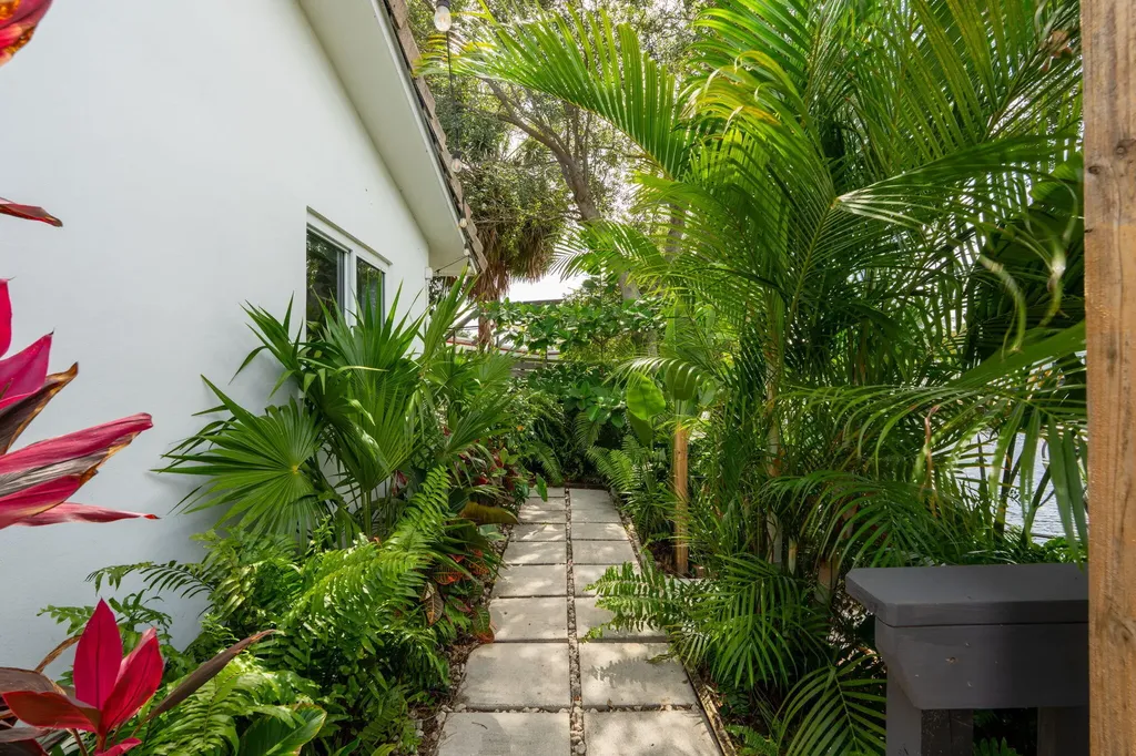 6040 SW 14th Street Plantation FL 33317