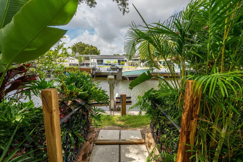 6040 SW 14th Street Plantation FL 33317