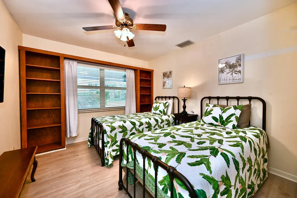 129 Alhambra Place West Palm Beach FL 33405