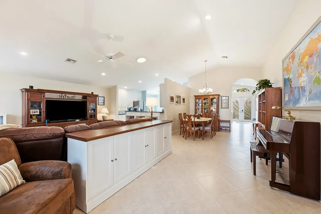 5081 Glenville Drive Boynton Beach FL 33437