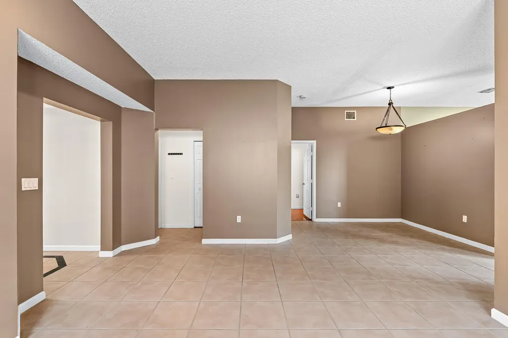 376 E Royal Cove Circle Davie FL 33325