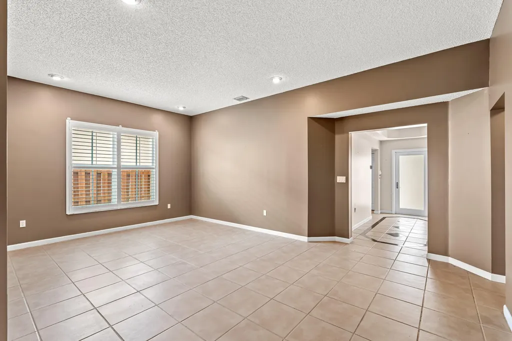 376 E Royal Cove Circle Davie FL 33325