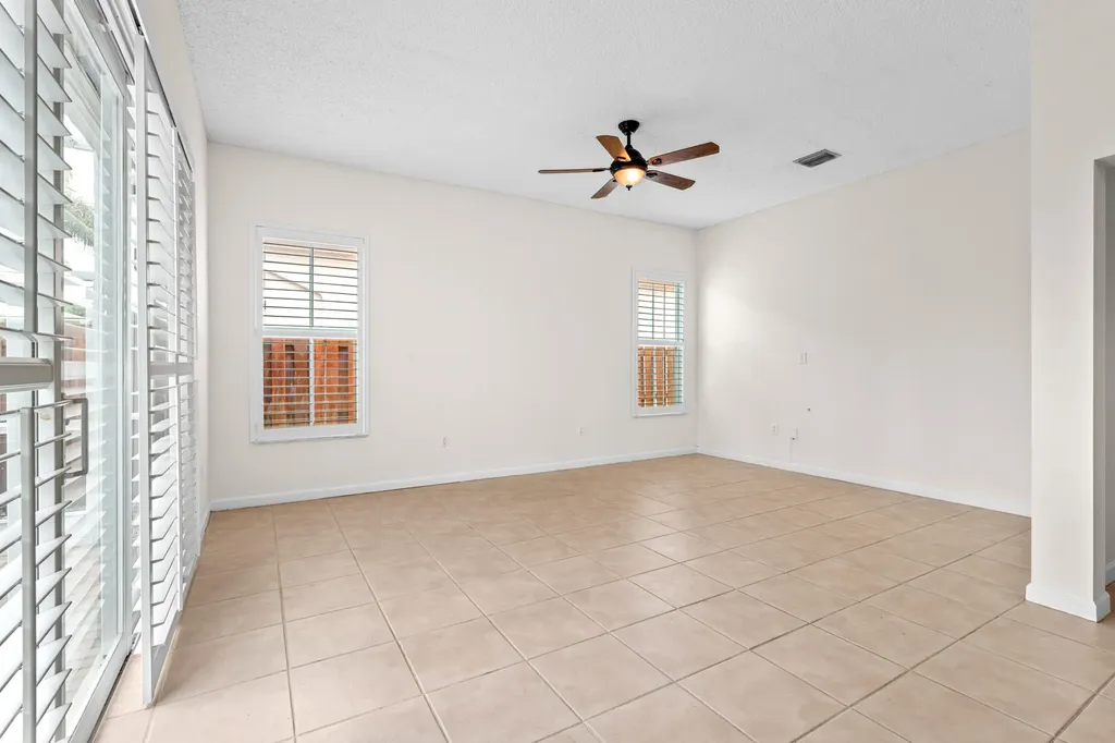 376 E Royal Cove Circle Davie FL 33325