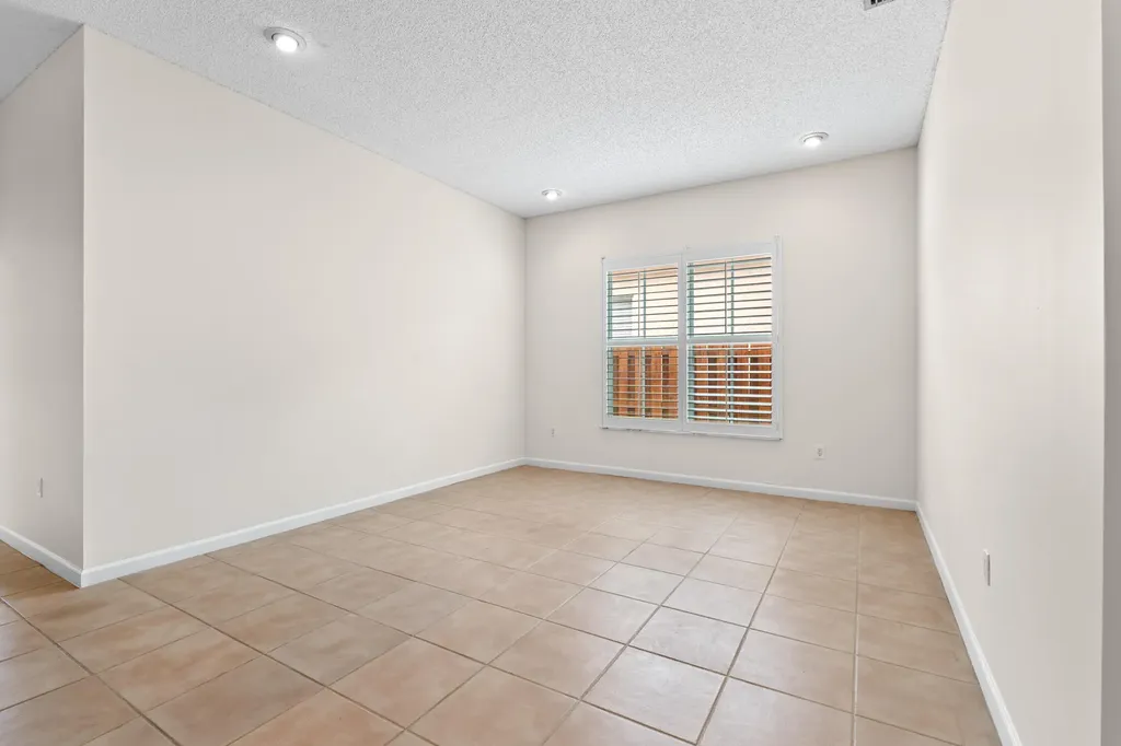 376 E Royal Cove Circle Davie FL 33325