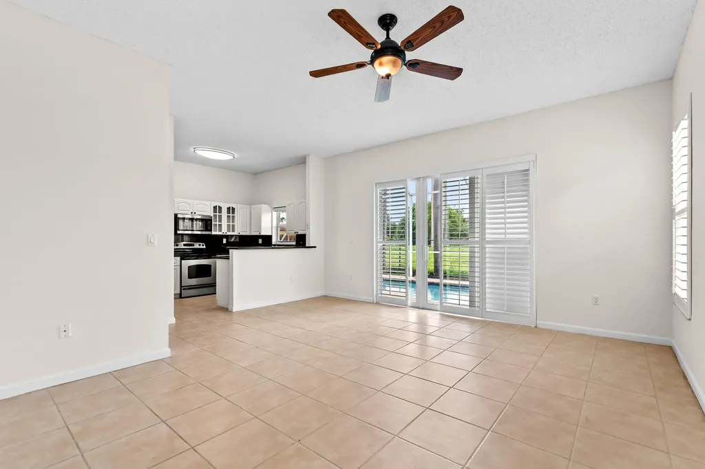 376 E Royal Cove Circle Davie FL 33325