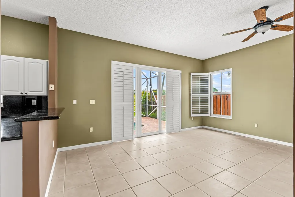 376 E Royal Cove Circle Davie FL 33325