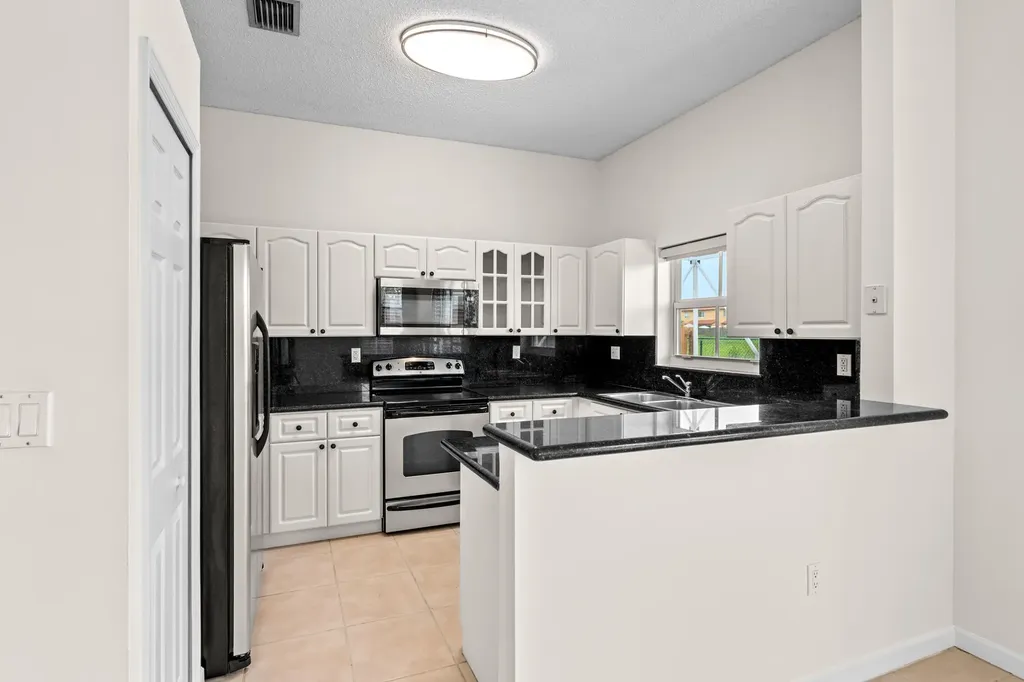 376 E Royal Cove Circle Davie FL 33325