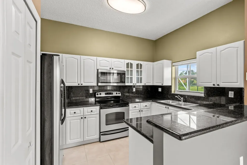 376 E Royal Cove Circle Davie FL 33325