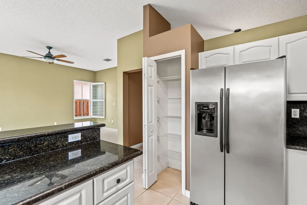 376 E Royal Cove Circle Davie FL 33325