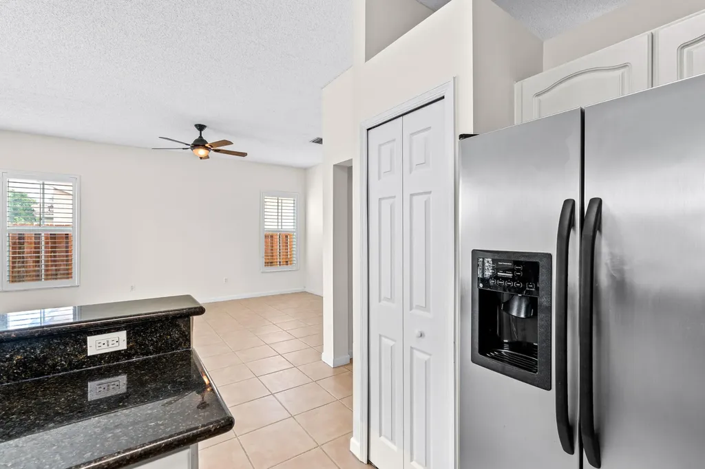 376 E Royal Cove Circle Davie FL 33325