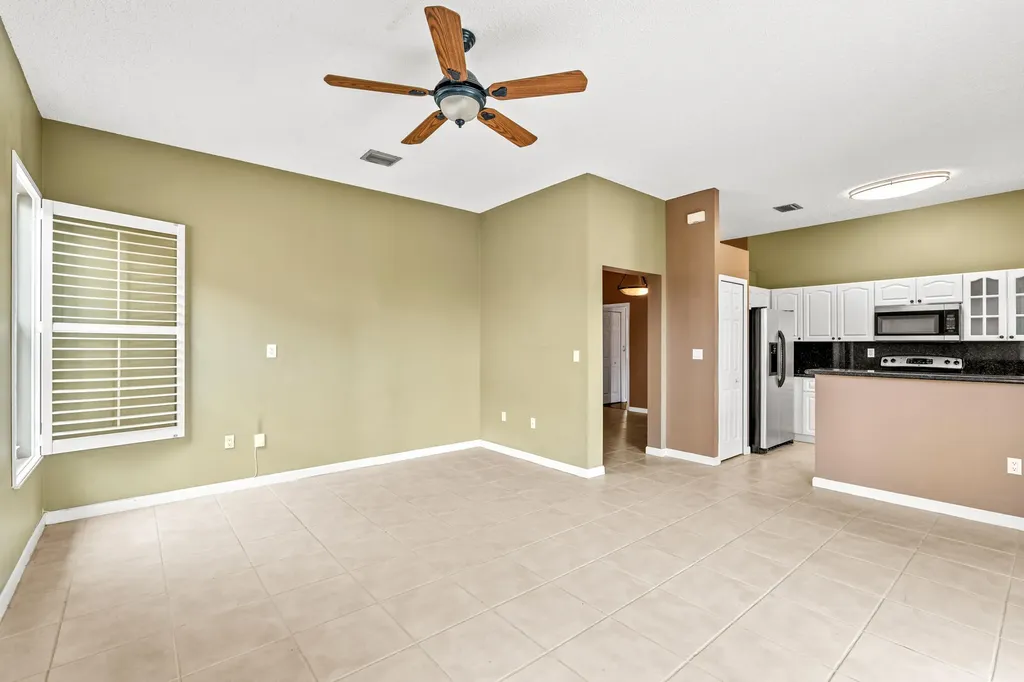 376 E Royal Cove Circle Davie FL 33325