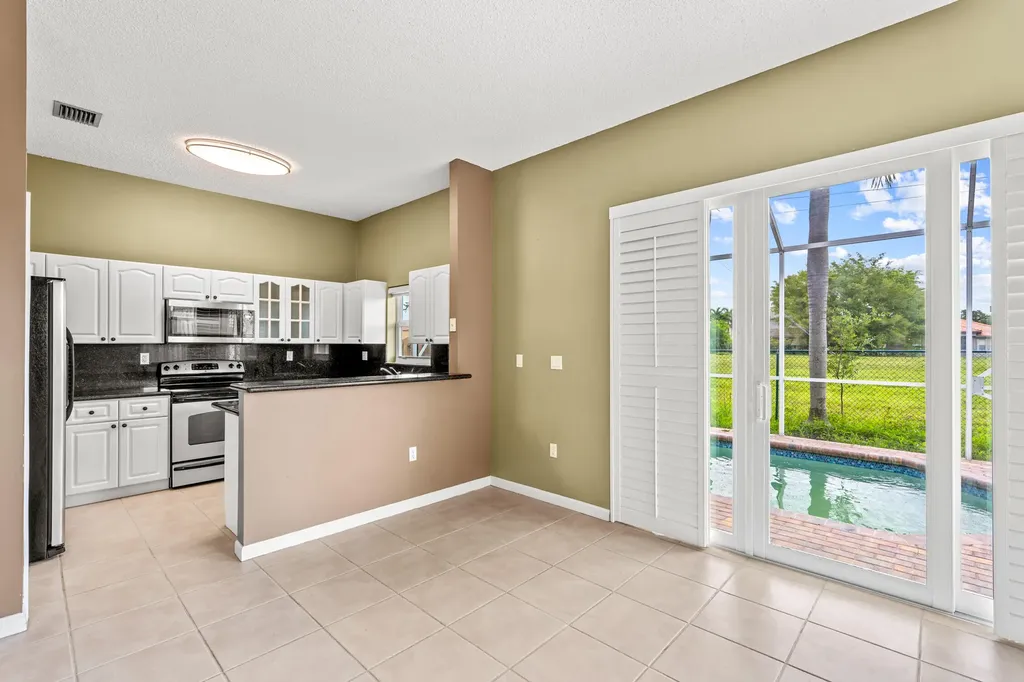 376 E Royal Cove Circle Davie FL 33325