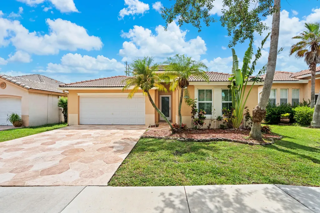 376 E Royal Cove Circle Davie FL 33325