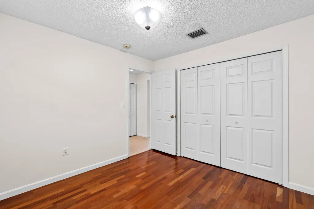 376 E Royal Cove Circle Davie FL 33325