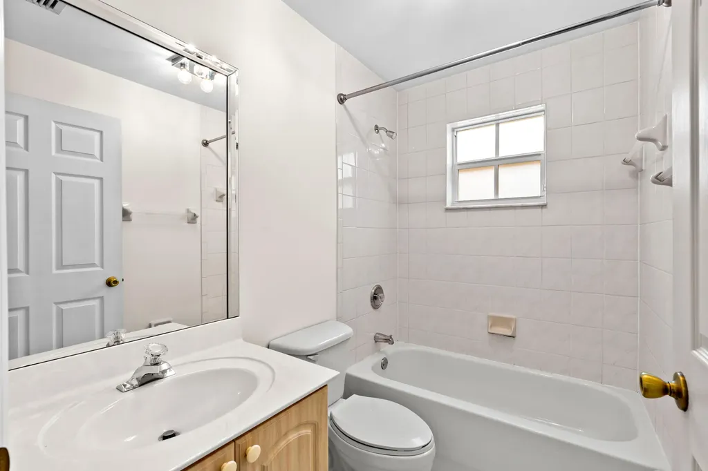 376 E Royal Cove Circle Davie FL 33325