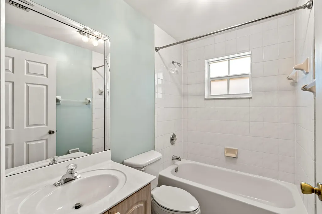 376 E Royal Cove Circle Davie FL 33325