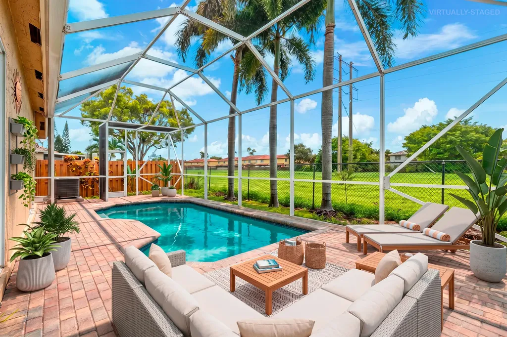 376 E Royal Cove Circle Davie FL 33325