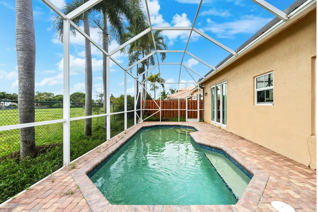 376 E Royal Cove Circle Davie FL 33325