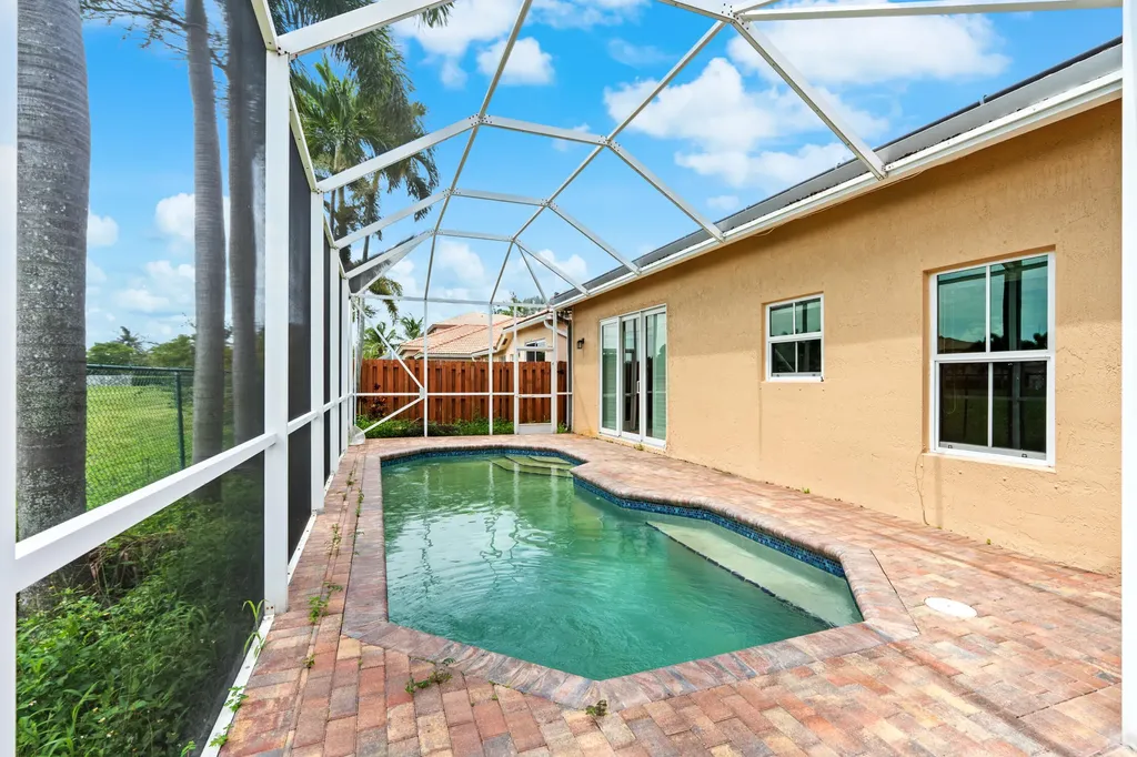 376 E Royal Cove Circle Davie FL 33325