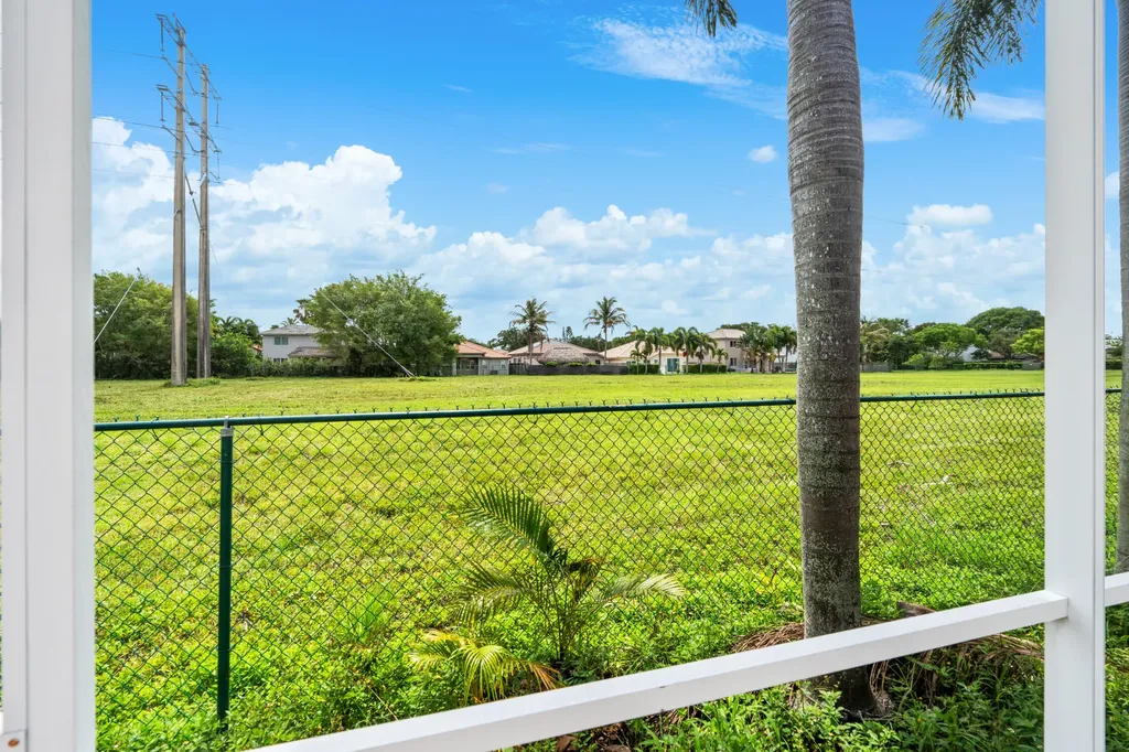 376 E Royal Cove Circle Davie FL 33325