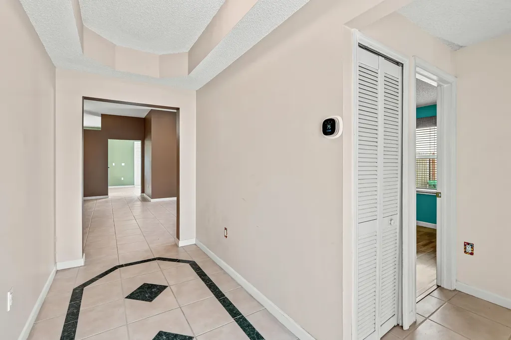 376 E Royal Cove Circle Davie FL 33325