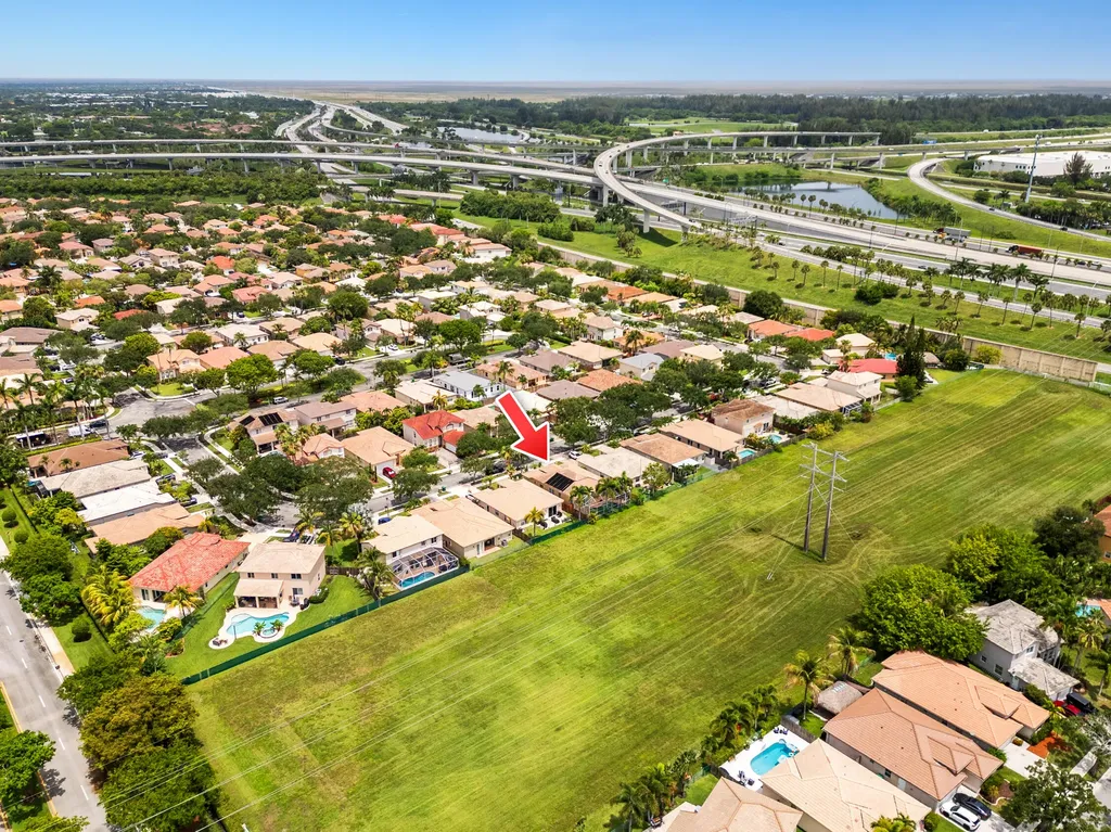 376 E Royal Cove Circle Davie FL 33325