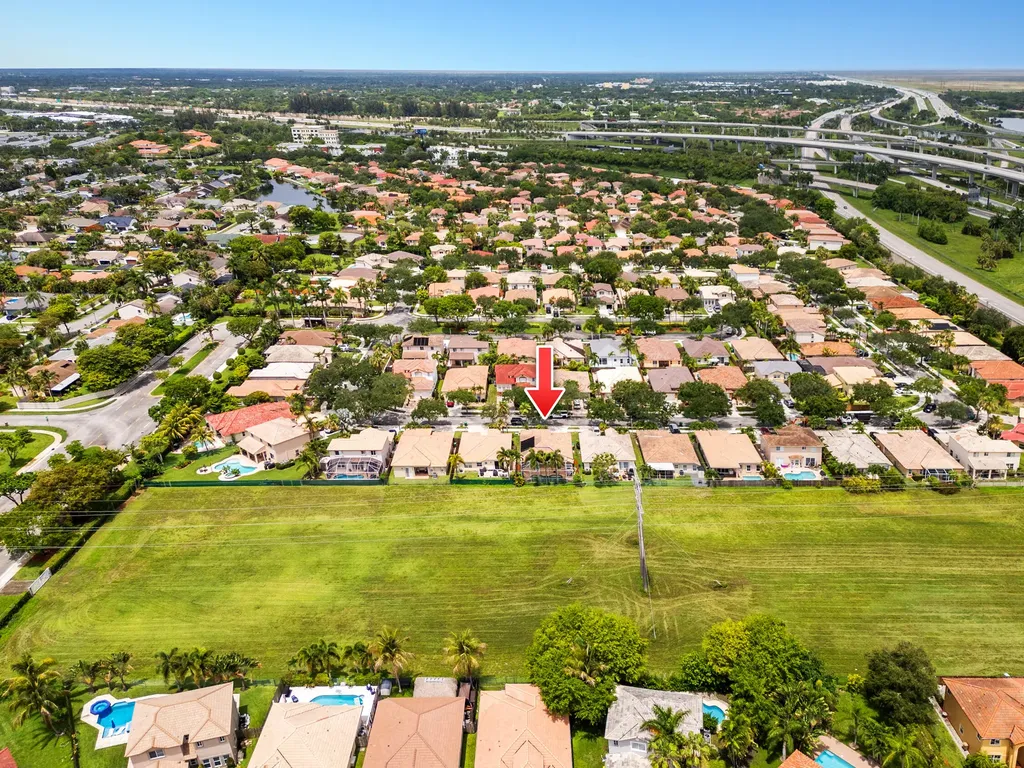 376 E Royal Cove Circle Davie FL 33325
