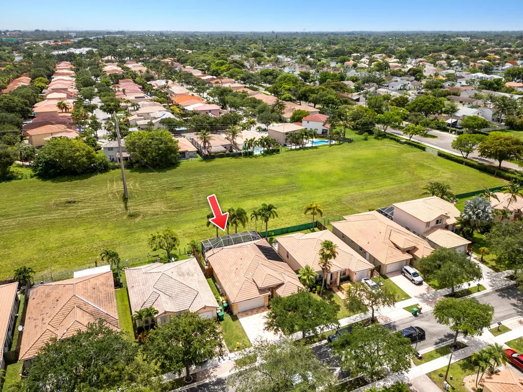 376 E Royal Cove Circle Davie FL 33325