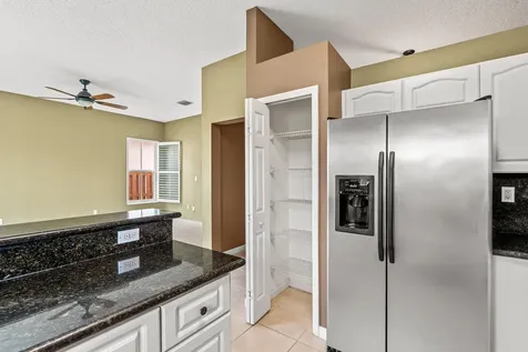376 E Royal Cove Circle Davie FL 33325