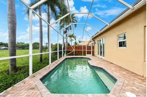 376 E Royal Cove Circle Davie FL 33325