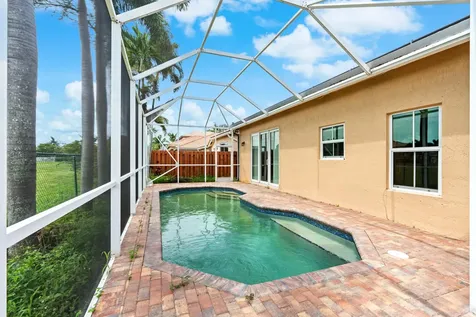 376 E Royal Cove Circle Davie FL 33325