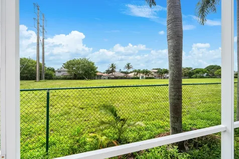 376 E Royal Cove Circle Davie FL 33325
