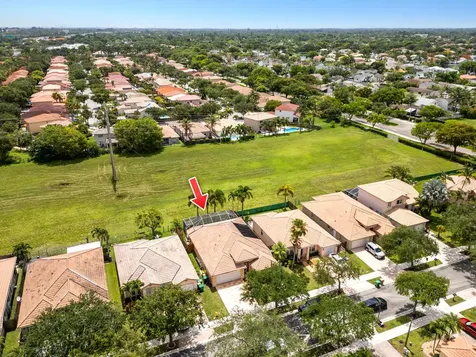 376 E Royal Cove Circle Davie FL 33325