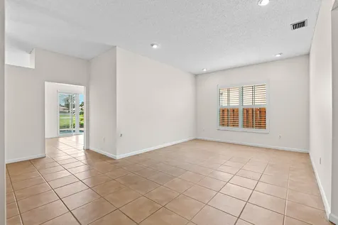 376 E Royal Cove Circle Davie FL 33325