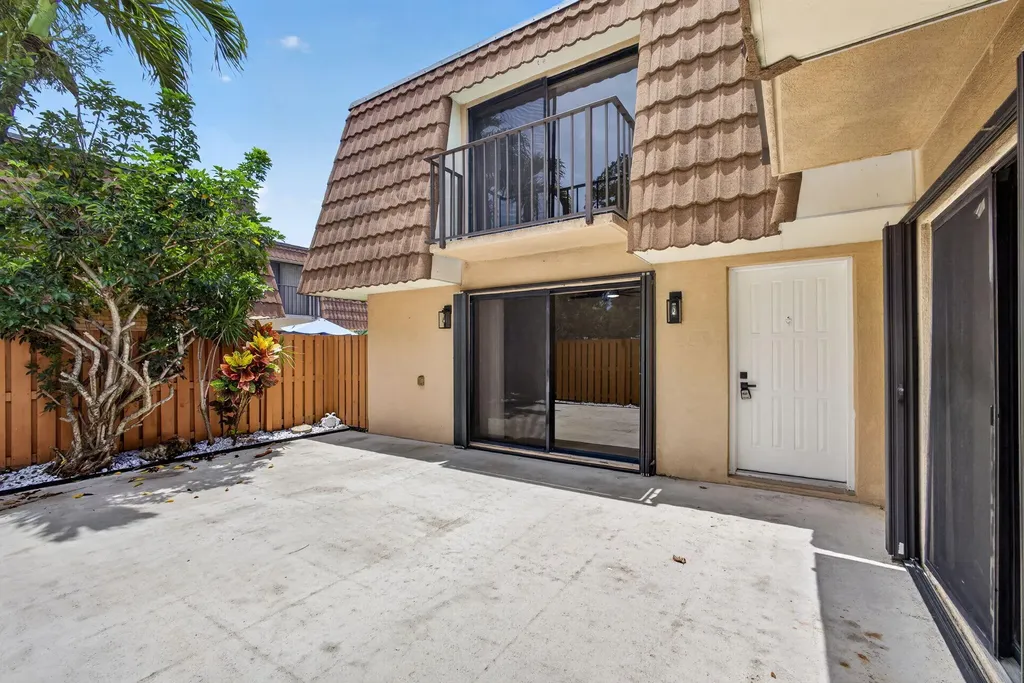 246 Charter Way West Palm Beach FL 33407