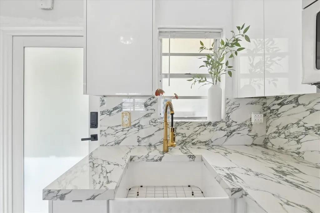 851 Meridian Avenue Miami Beach FL 33139