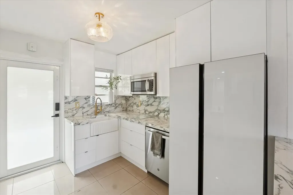 851 Meridian Avenue Miami Beach FL 33139