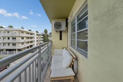 851 Meridian Avenue Miami Beach FL 33139